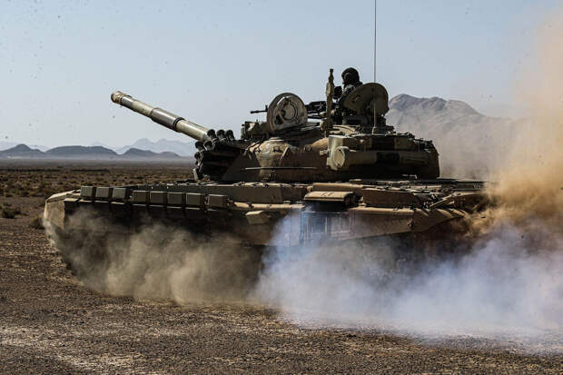 Командующий ВС Ирана Хатами: Тегеран следит за движениями США на Ближнем Востоке