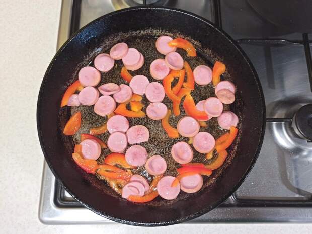 Знакомый повар поделился необычным рецептом вкусного и бюджетного Доширака, который готовится за 5 минут