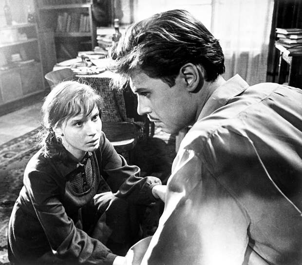 Ася (Наталья Величко) и Костя Корабельников (Георгий Мартынюк). Кадр из фильма «Тишина», 1964 год