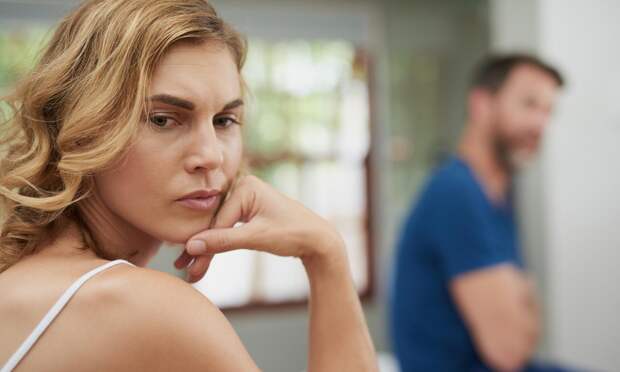 Как понять, что муж влюблен в вашу подругу: 7 тревожных сигналов