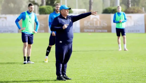 «Если победа такого большого клуба над нами вызывает радость, мы рады этому». Осинькин – об эмоциях игроков «Спартака»