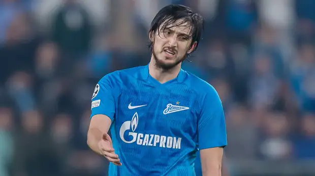 Источник назвал условие, при котором Азмун может перейти в «Байер» зимой