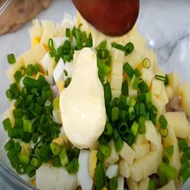 Салат, который я готовлю каждые выходные. Нежнейшая селедка и яйца: невероятно вкусное сочетание