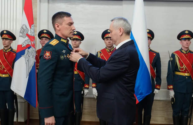 Андрей Травников поздравил жителей Новосибирской области с Днём защитника Отечества