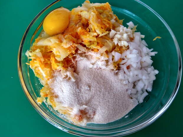 Капустно-морковные котлеты. Рецепт совершенно простой, а вкус превзошёл мои ожидания, уж точно не хуже мясных