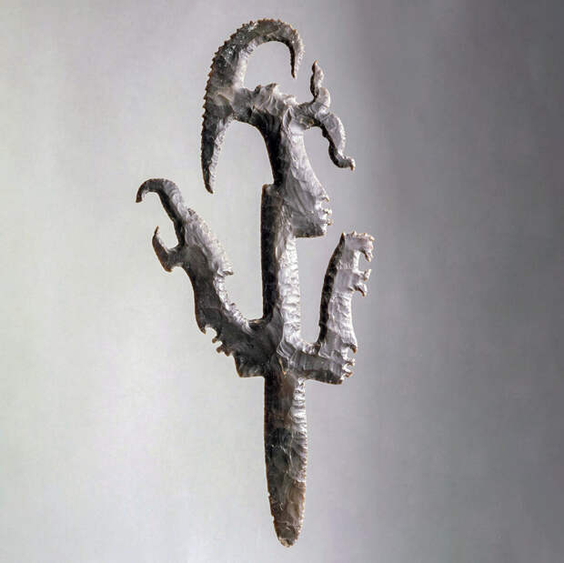 Ритуальный нож в виде бога молнии (God K, K'awiil, Кавиль). Майя, 600-800 гг. н.э. Коллекция Princeton University Art Museum.