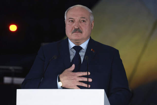 Лукашенко поздравил Путина и всех россиян с Днем России