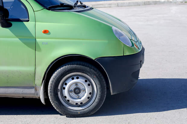 Автослесарь угнал Matiz россиянки и протаранил на нем семь машин