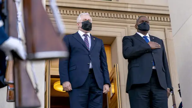 Министры обороны США и Литвы провели переговоры