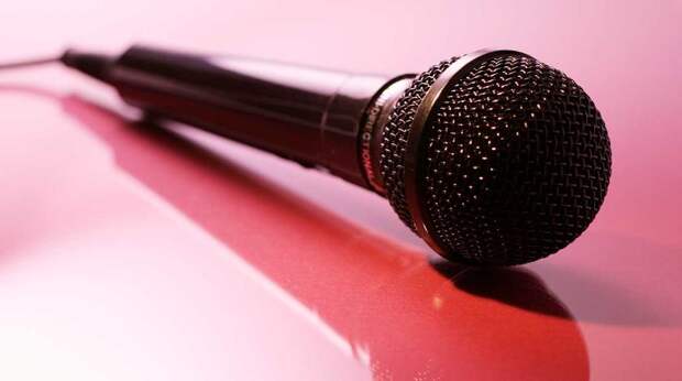 Победители розыгрыша на шоу "Новый год в VK Хаус" получат новый IPhone 12 в подарок