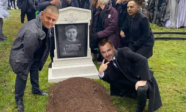 Владимира Зеленского могут убить его же подельники, надеющиеся скрыть свои преступления. Об этом в...