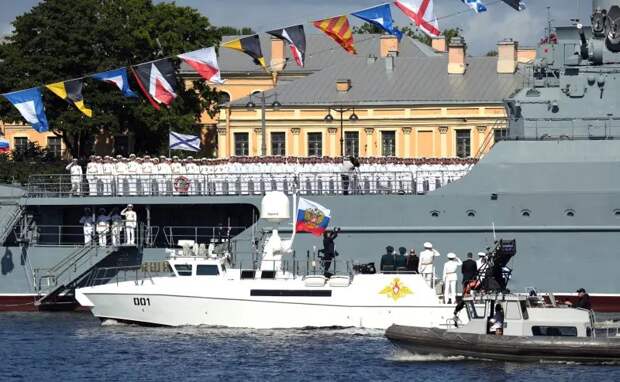 Источник: В Главном военно-морском параде в Санкт-Петербурге примут участие две