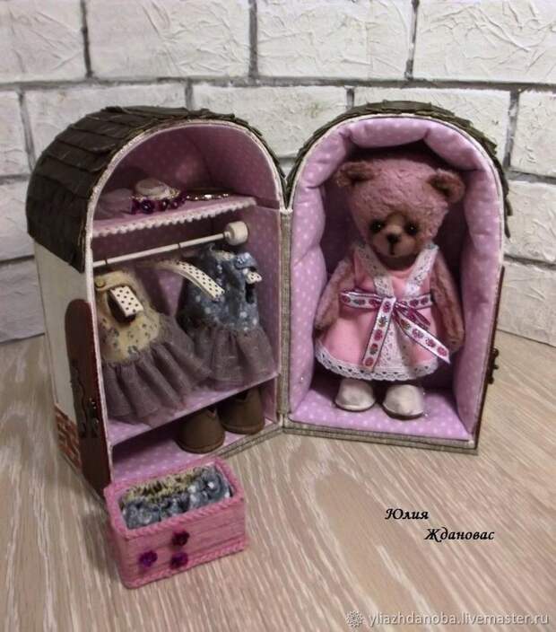 Делаем домик-кофр для игрушки