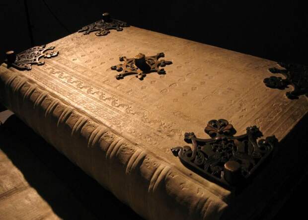 О чём рассказывает «Библия Дьявола»: Мифы и факты о скандальной средневековой рукописи