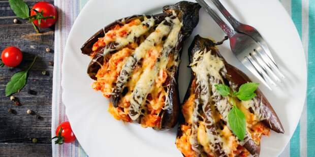 Баклажаны, запечённые с курицей и сыром: рецепт