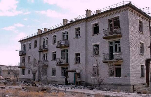 Разрушенный дом в Аральске-7.