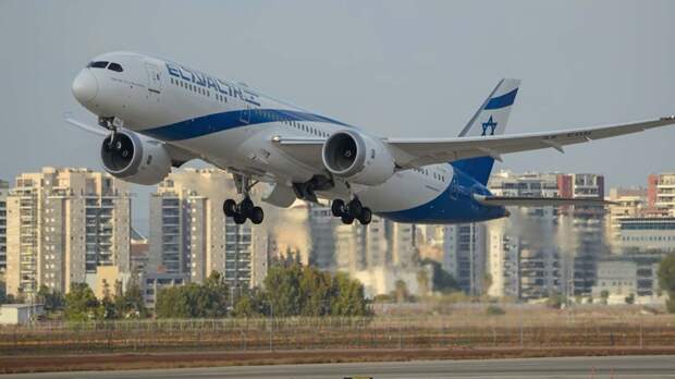 Израиль впервые с 28 февраля частично открыл небо на вылет