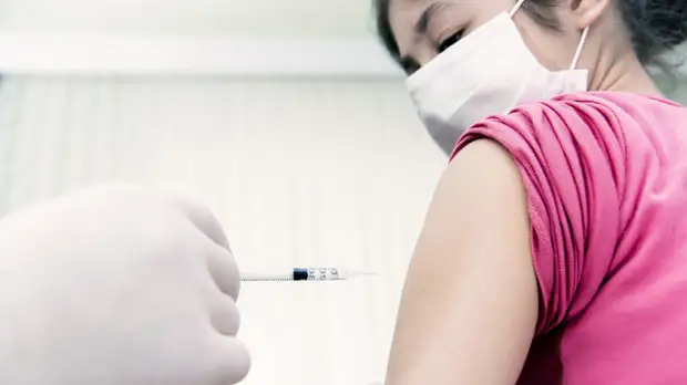 В Подмосковье началась вакцинация подростков от COVID-19