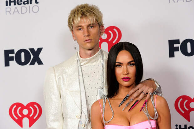 Рэпер Machine Gun Kelly заявил, что вдохновлен из-за беременности Меган Фокс