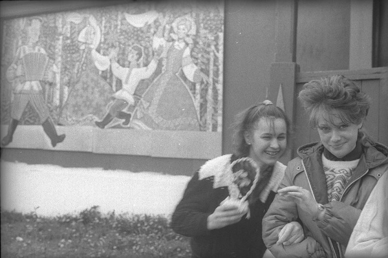 У сельского клуба Виктор Ершов, 1989 год, Ивановская обл., МАММ/МДФ.