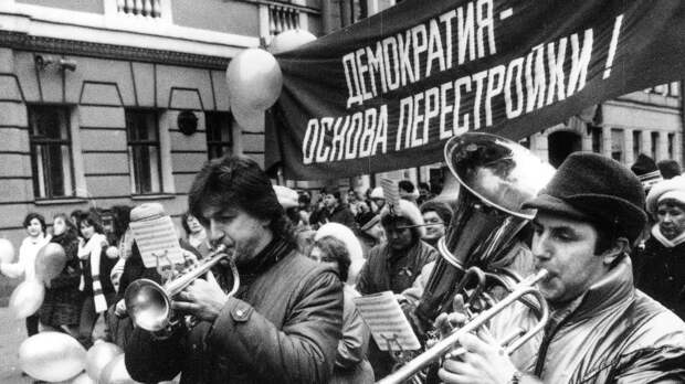 Демонстрация времен Перестройки.