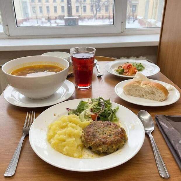 В Петербургских школах может измениться система питания