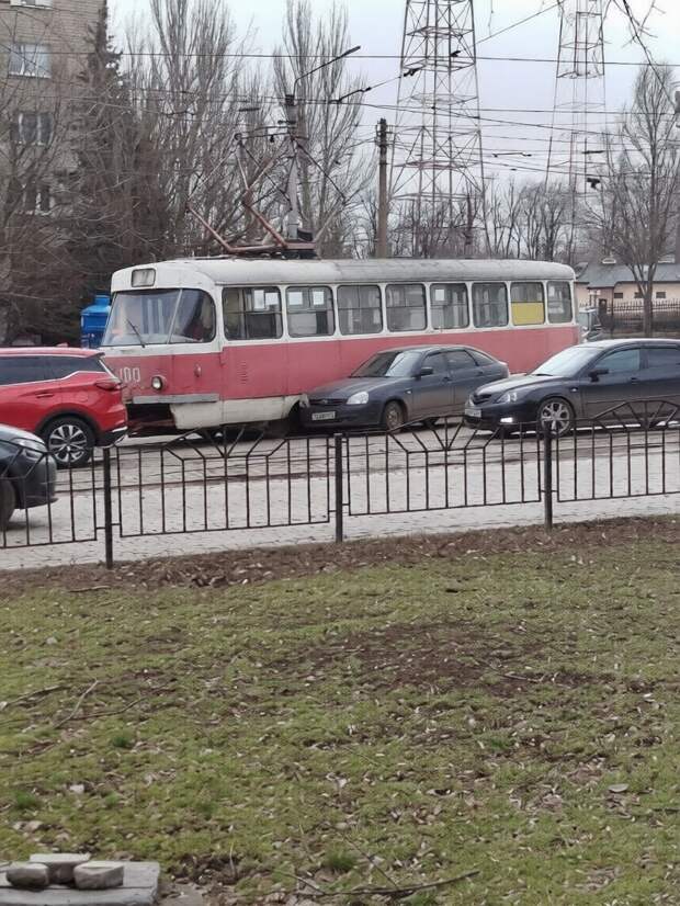 фото с места ДТП с участием трамвая на Ленинском проспекте