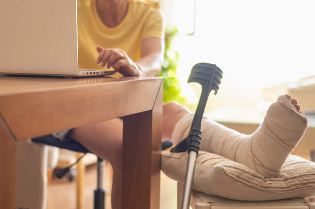 Россиянка сломала ногу в популярном магазине и отсудила у него миллионы рублей