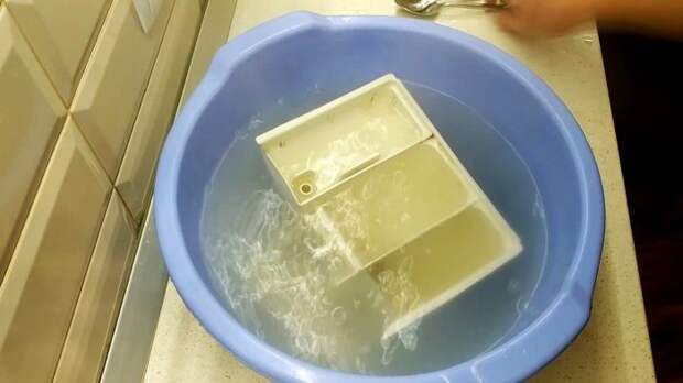 Как быстро отмыть лоток стиралки с самыми стойкими отложениями,