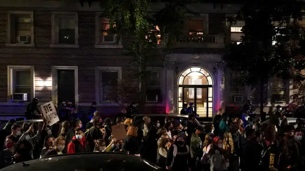 Демонстранты заняли автодорогу в центре Нью-Йорка