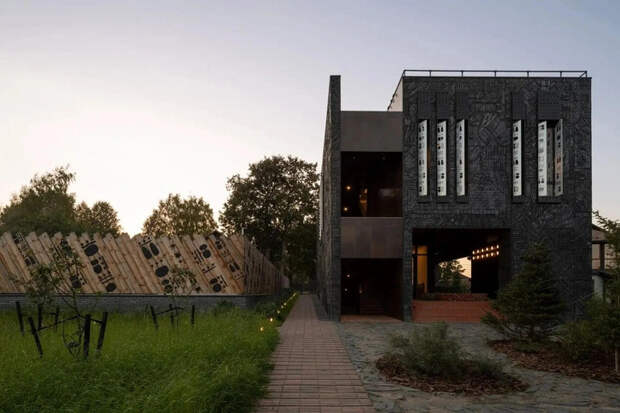 Архитекторы Татьяна Осецкая и Александр Салов создали пространство с необычной эстетикой