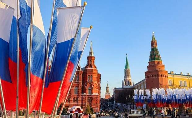 Суверенитет России "продан" частному капиталу: Катасонов считает, что для его восстановления необходимо избавиться от капитализма