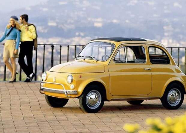 Настоящий народный автомобиль Fiat 500.