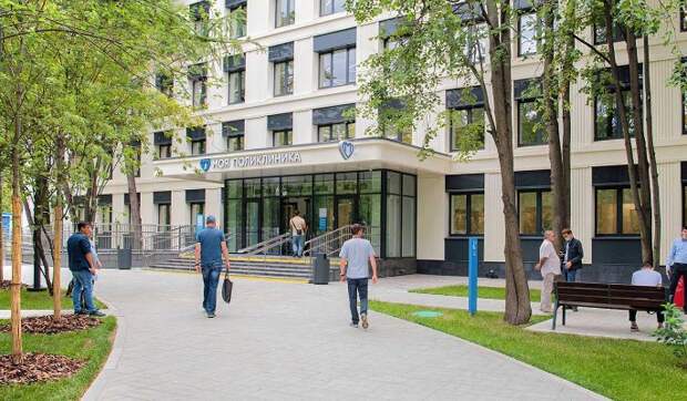 В Москве благоустроили территории 23 поликлиник