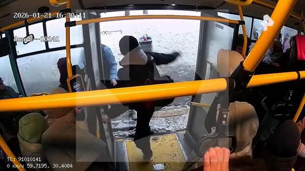 Подросток после драки угрожал зарезать водителя автобуса в Пушкине