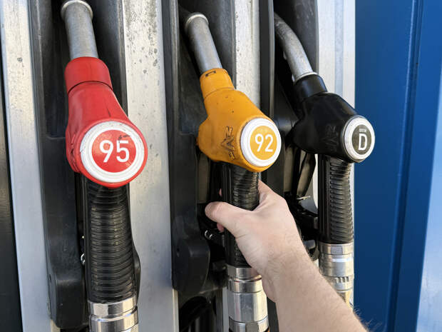 Новый ценовой дипазон на бензин с 1 марта: эксперты прогнозируют относительность стабильность цен на топливо