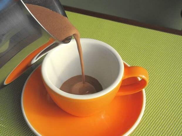 Горячий шоколад в оранжевой чашке будет казаться вкуснее. /Фото: blosh.nz