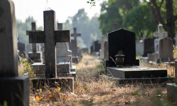 Можно ли устанавливать крест на могиле некрещенного