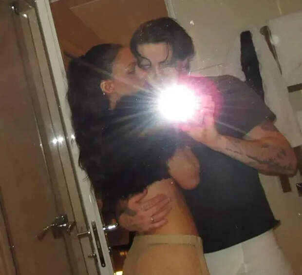 Никола Пельтц и Бруклин Бекхэм