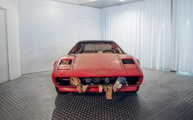 Ferrari 308 GTSi 1982 года — действительно особенная находка в сарае