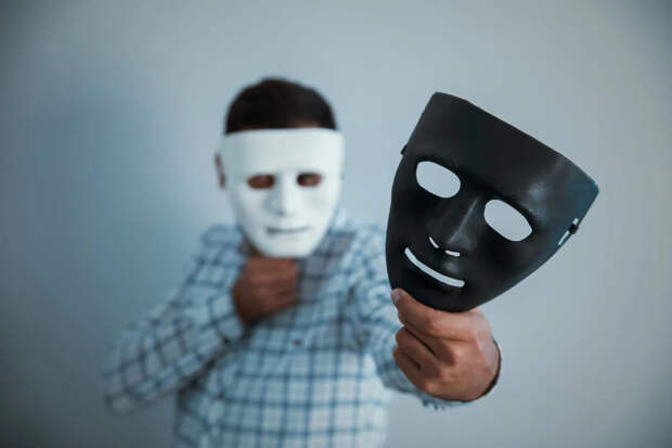 Фейковые чаты, липовые боты и украденные аккаунты: появилась новая опасная схема похищения Госуслуг