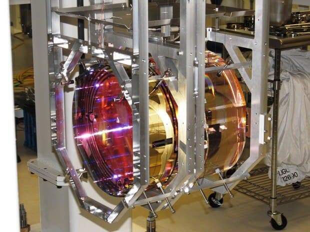 Массивные зеркала интерферометра перевели в близкое к основному квантовое состояние