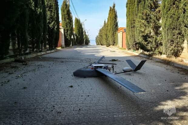 Как в Севастополе робот-сапер МЧС обезвредил украинский дрон-камикадзе "Лютый"