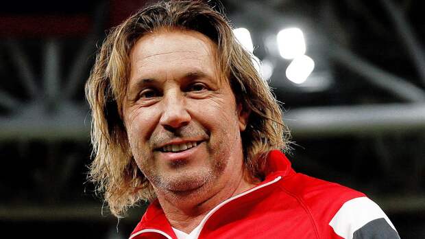 Мостовой дал совет судьям РПЛ: «Нужно не к ВАР обращаться. Все решится намного быстрее и точнее»