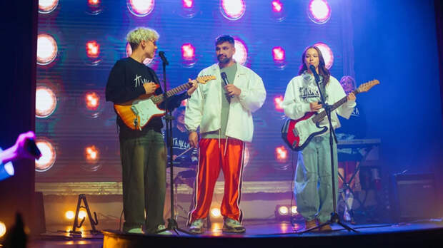 Баста и Ваня Дмитриенко / Кадр из 