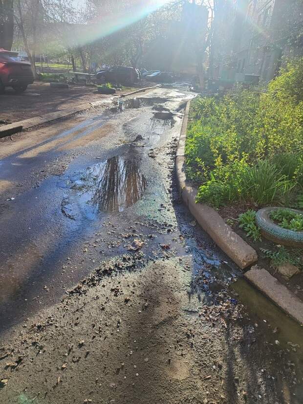 Макеевка Зелёный 51 дом,пол года течет канализация