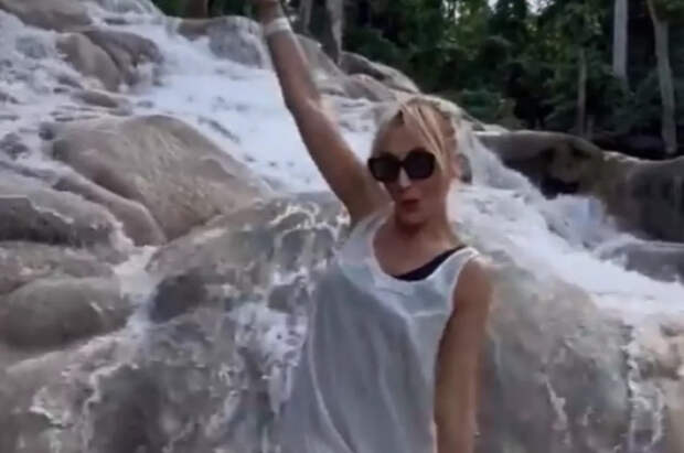 Орбакайте едва не упала в водопад во время съёмки видео на Ямайке