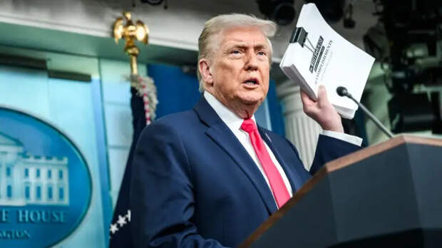 Трамп завидует Путину в обладании абсолютной властью – NYT