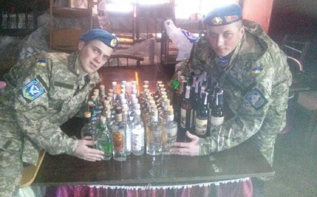 Украинские солдафоны гнали сивуху на фронте