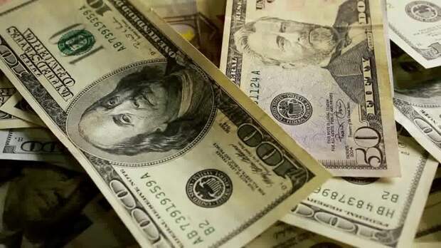 Украинка попыталась вывезти радиоактивные доллары за границу